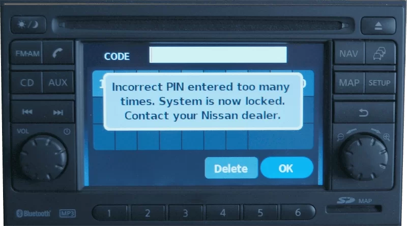 Ekran zablokowanego radia Nissan LCN (Bosch) wyświetlający błąd 'Incorrect PIN entered too many times. System is now locked.'