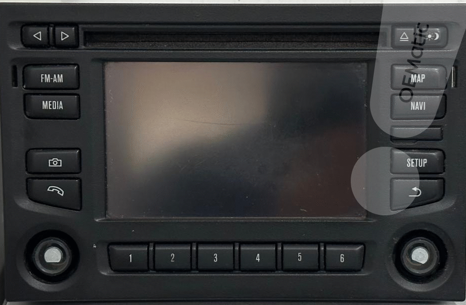 Panel przedni radio-nawigacji Scania AUS3 V3 TIP firmy Bosch z widocznym ekranem dotykowym i przyciskami funkcyjnymi.