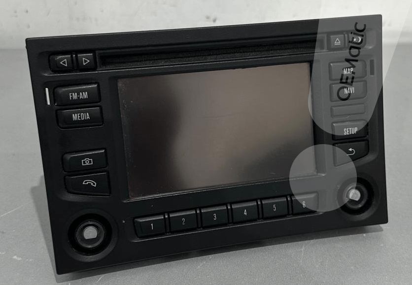 Radio nawigacja Scania AUS3 V3 TIP (Bosch) widoczna pod kątem, z ekranem dotykowym i przyciskami.