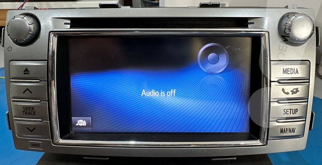 Naprawione radio FT0053A w Toyocie Hilux – ekran „Audio is off”