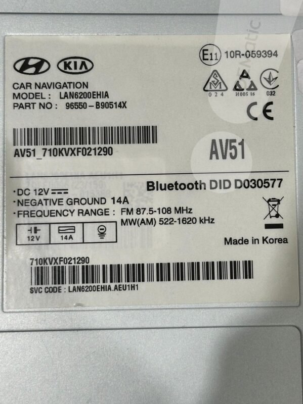 Naklejka znamionowa nawigacji Hyundai Kia LAN6200 z widocznym modelem LAN6200EHIA oraz numerem katalogowym części 96550-B90514X