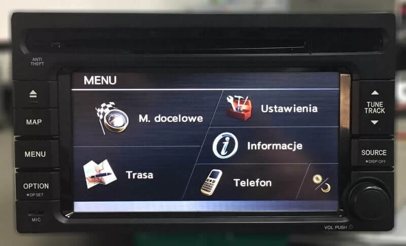 Odkodowane radio Honda QY-5017H z w pełni działającym menu głównym nawigacji po usłudze w serwisie.
