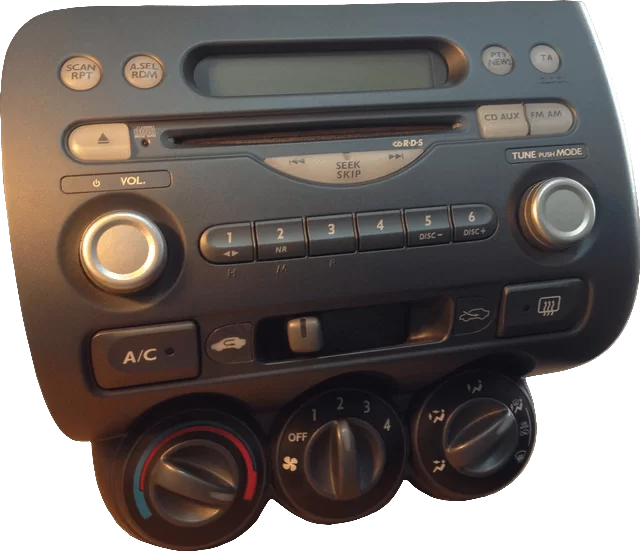 Panel przedni radia Alpine z Honda Jazz z widocznymi przyciskami SEEK, SKIP, pokrętłami VOL i TUNE oraz wyświetlaczem LCD