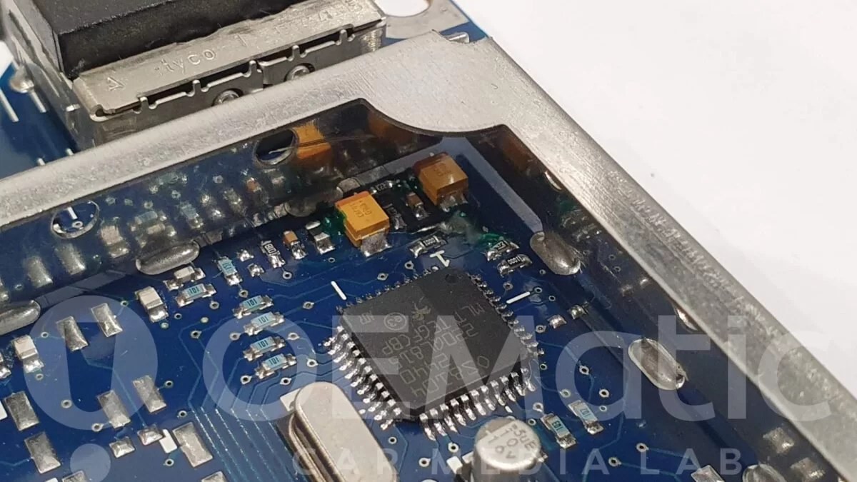 Układ scalony MOST (os8104) na płycie wzmacniacza bose a6 c6 po regeneracji, korozja usunięta, układ wymieniony i zabezpieczony.