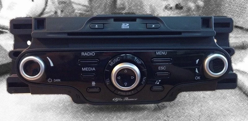 Radio nawigacja Magneti Marelli do Alfa Romeo Giulietta wymagająca wpisania kodu Master Code