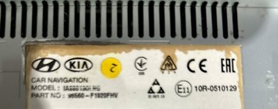 Etykieta identyfikacyjna radia Kia Sportage IA88613QLNG z numerem Part NO 96560-F1920FMV i logo Hyundai Mobis