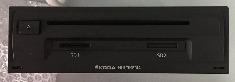 Przedni panel jednostki MIB Columbus Skoda Multimedia z napędem CD, slotami SD1 i SD2 oraz przyciskiem eject