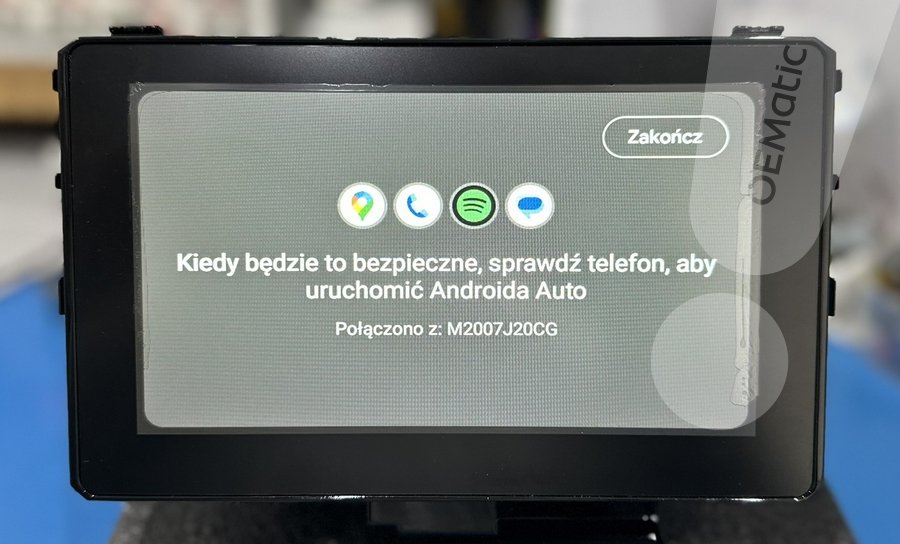 Ekran radia Kia Sportage z Android Auto połączonym przez USB ikony Google Maps Spotify Telefon po naprawie