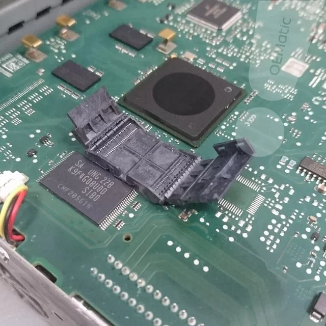 Płyta główna VP2 Continental z wlutowaną podstawką testową do programowania pamięci flash NAND bez lutowania - profesjonalna diagnostyka w serwisie OEMatic