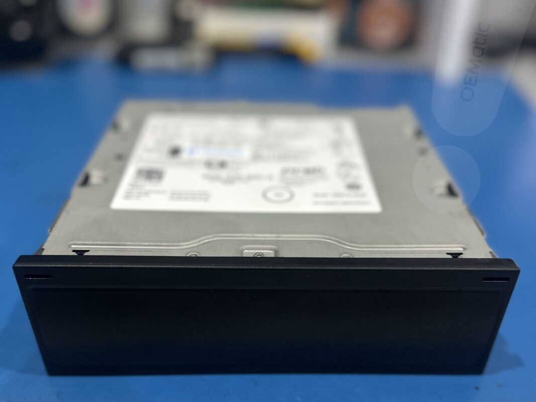 Przedni panel modułu MIB3 OI MQB Preh Car Connect widok z przodu