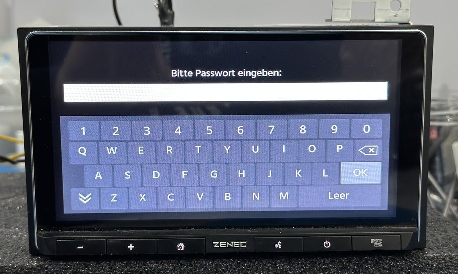 Ekran Zenec Z-N528 z klawiatura QWERTY i napisem Bitte Passwort eingeben