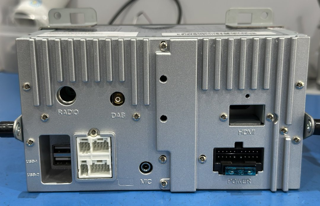 Panel tylny Zenec Z-N528 ze zlaczami RADIO DAB USB HDMI MIC i POWER