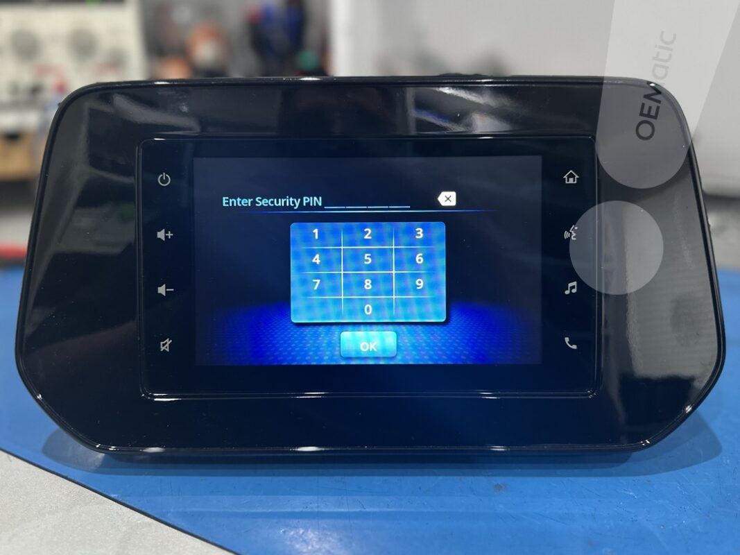 Odkodowanie radia Clarion Suzuki SX4 S-Cross — ekran Enter Security PIN z klawiaturą numeryczną